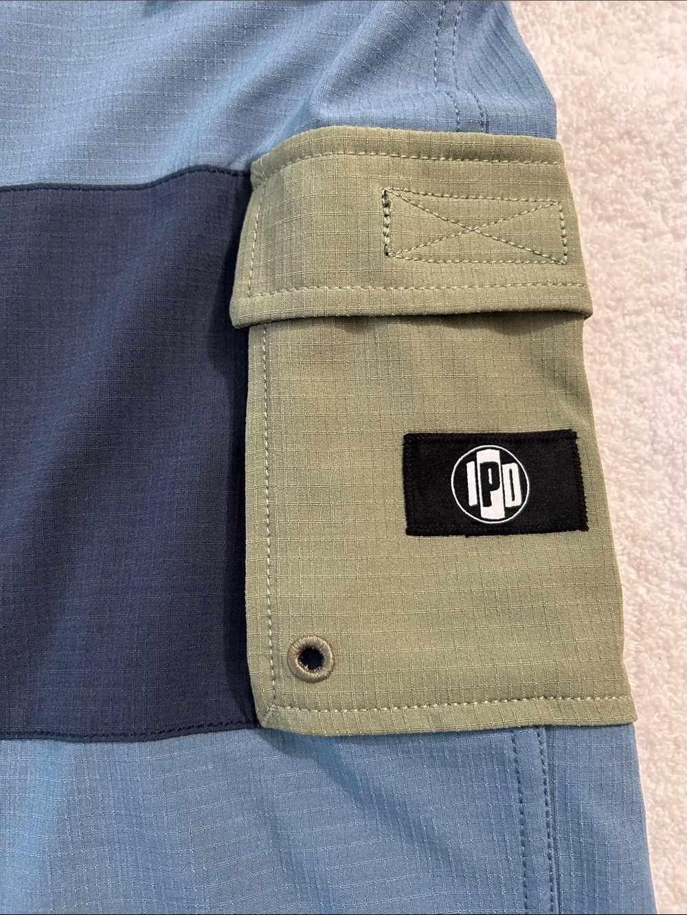 IPD 32 Board Shorts 17” in Shade Blue color block pockets drawstring 128 Fit NWT